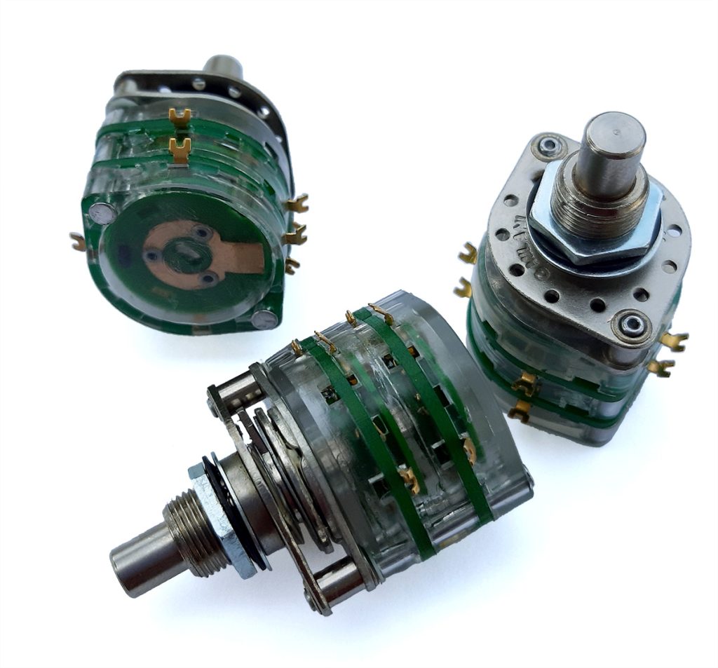 4V